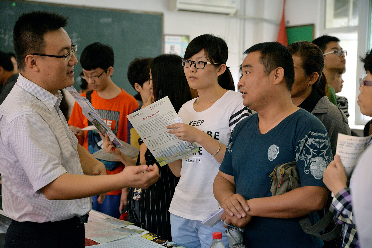 大学学委：学生代表，为学生服务