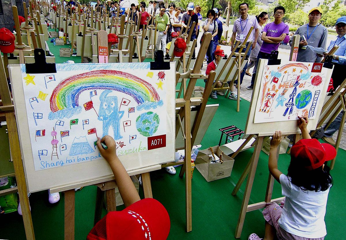 成都幼师学校幼儿美术作品展示方式的探索