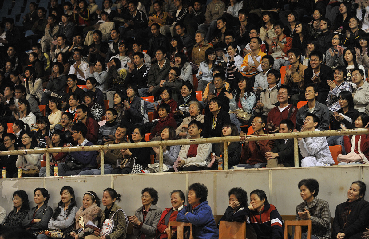 2008年11月3日晚,"2008高雅艺术进校园——国家京剧院走进武汉"首场演