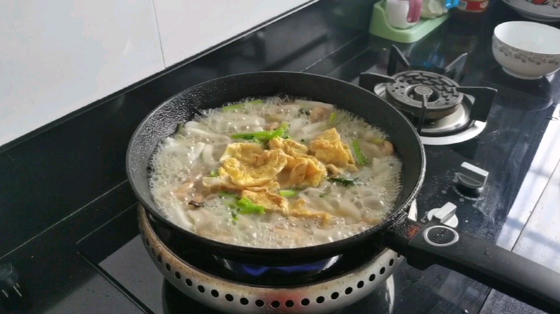 “70”后上海阿姨教你做不放“味精”的“温州三鲜年糕”