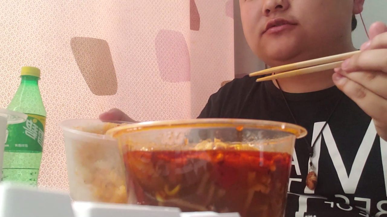这份毛血旺也太辣了,这种辣度也能叫做微辣?