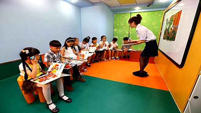 [图]幼教老师感慨“小孩子越来越忙”,你怎么看?面试真题,老刘解析