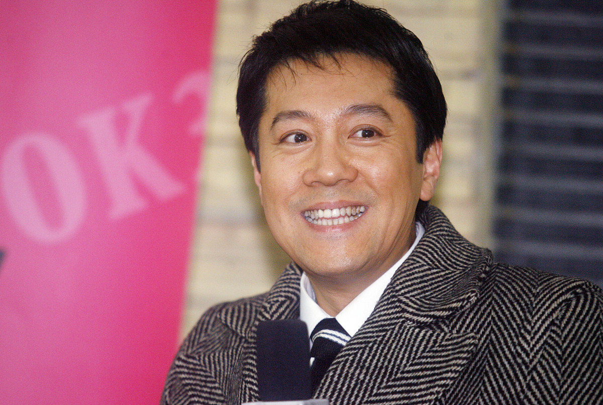 2008年3月3日,沈阳,歌手蔡国庆在沈阳签售他十年来的最新专辑《庆祝》