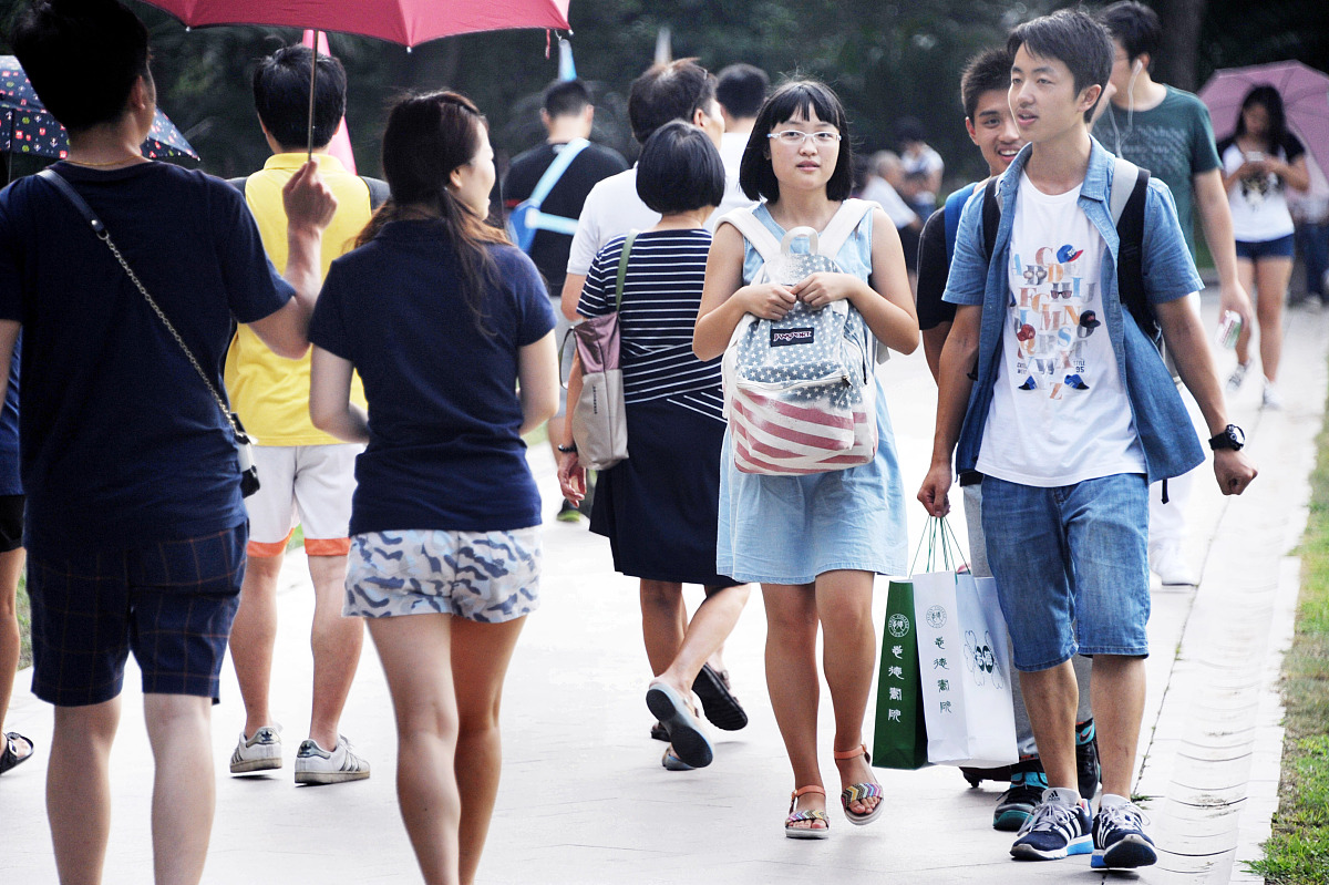 热烈欢迎新生！开启精彩大学生活！