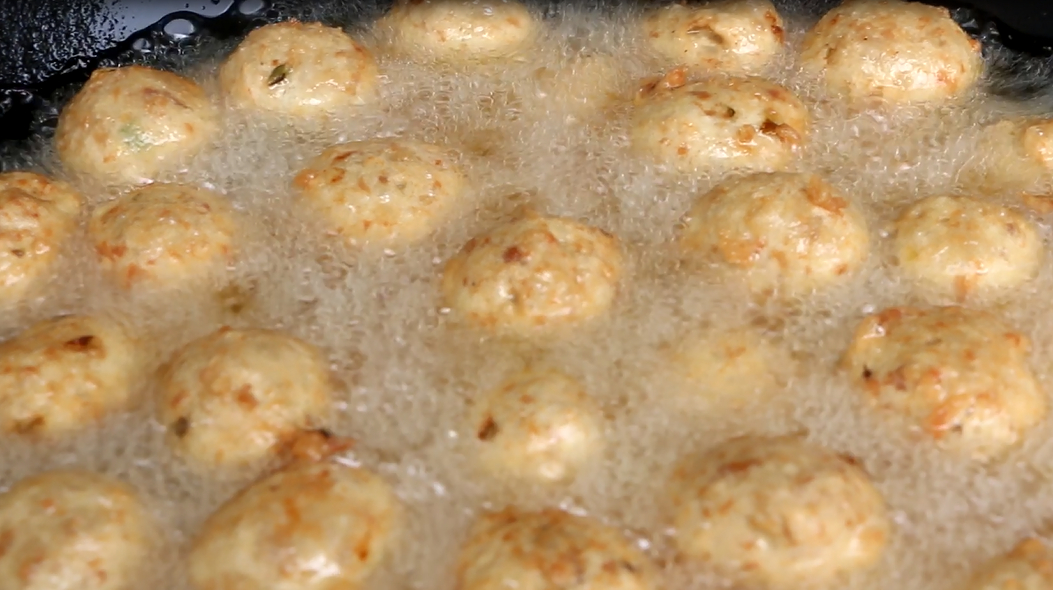 手工肉丸的制作全部过程,这才是正宗的肉丸,个个蓬松有嚼劲