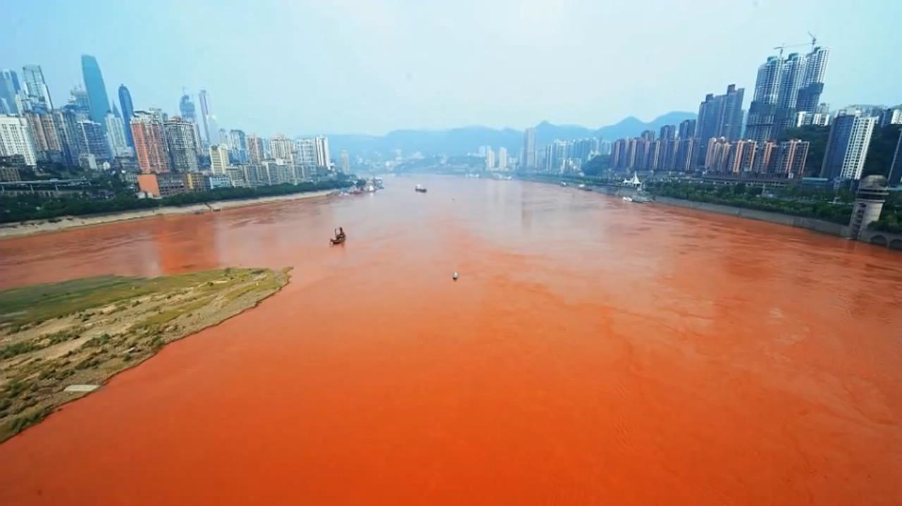 [图]我国最诡异的一条河流,到下雨天就会成红河流,动物都不敢靠近