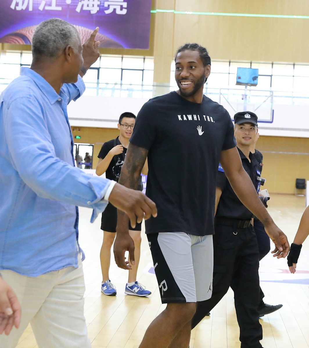 一个解剖学博士请你用解剖学知识分析一下中枢性和周围性面瘫临床表现的关系