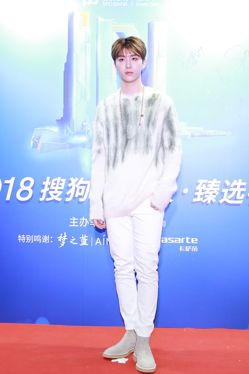 范丞丞主持综艺《现在就出发》: 探秘特色文化与风景