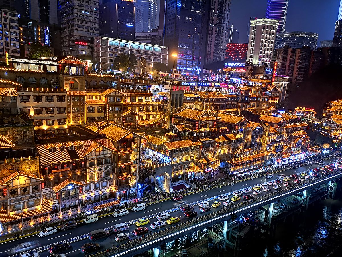 重庆洪崖洞旅游攻略：体验山城风貌与巴渝文化