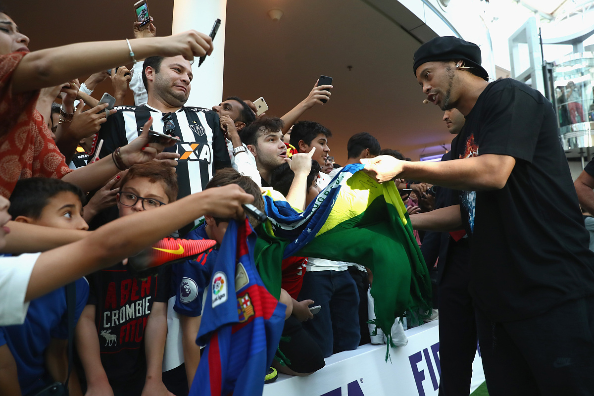 球迷自我介绍：一位大学生对足球和梅西的热爱