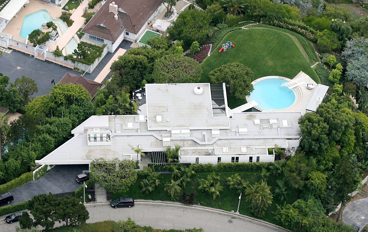 Exploring a Roman Villa: A Latin Passage Translation and Vocabulary