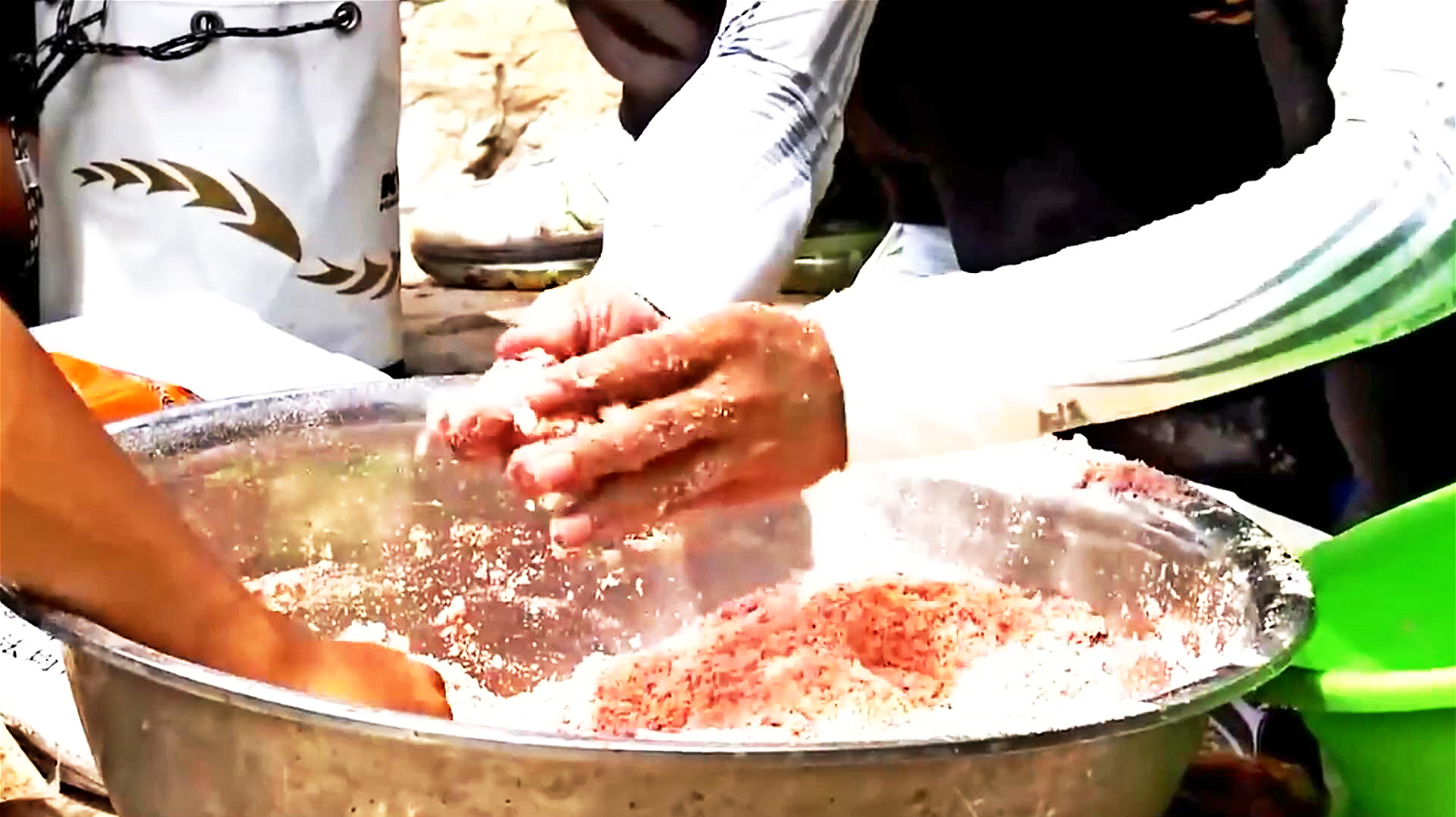饵料这样做,最容易钓上大鲢鱼,比商品饵还好用,都学学吧!