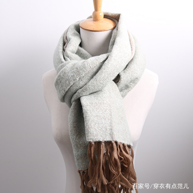 这羊绒围巾今年太火了!很适合皮肤黑的姑娘