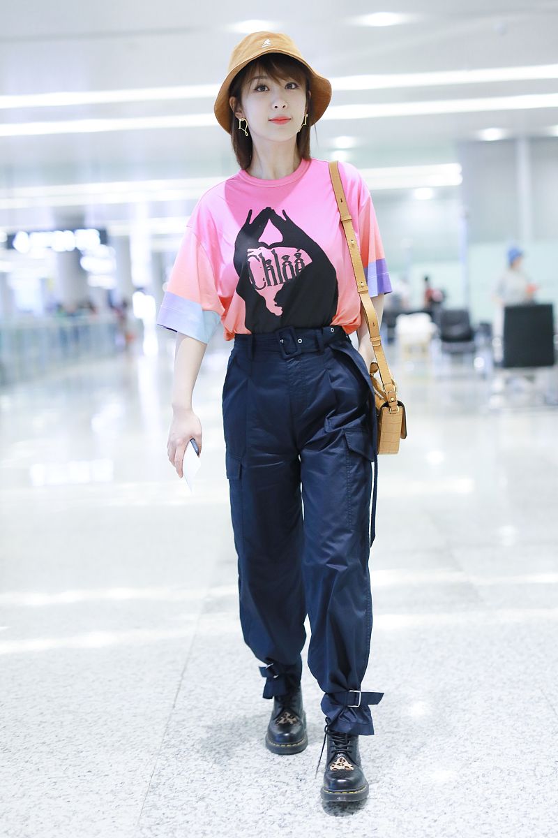 以运动风格：从健身房到街头打造时尚又实用的运动穿搭为题写一篇1200字文章