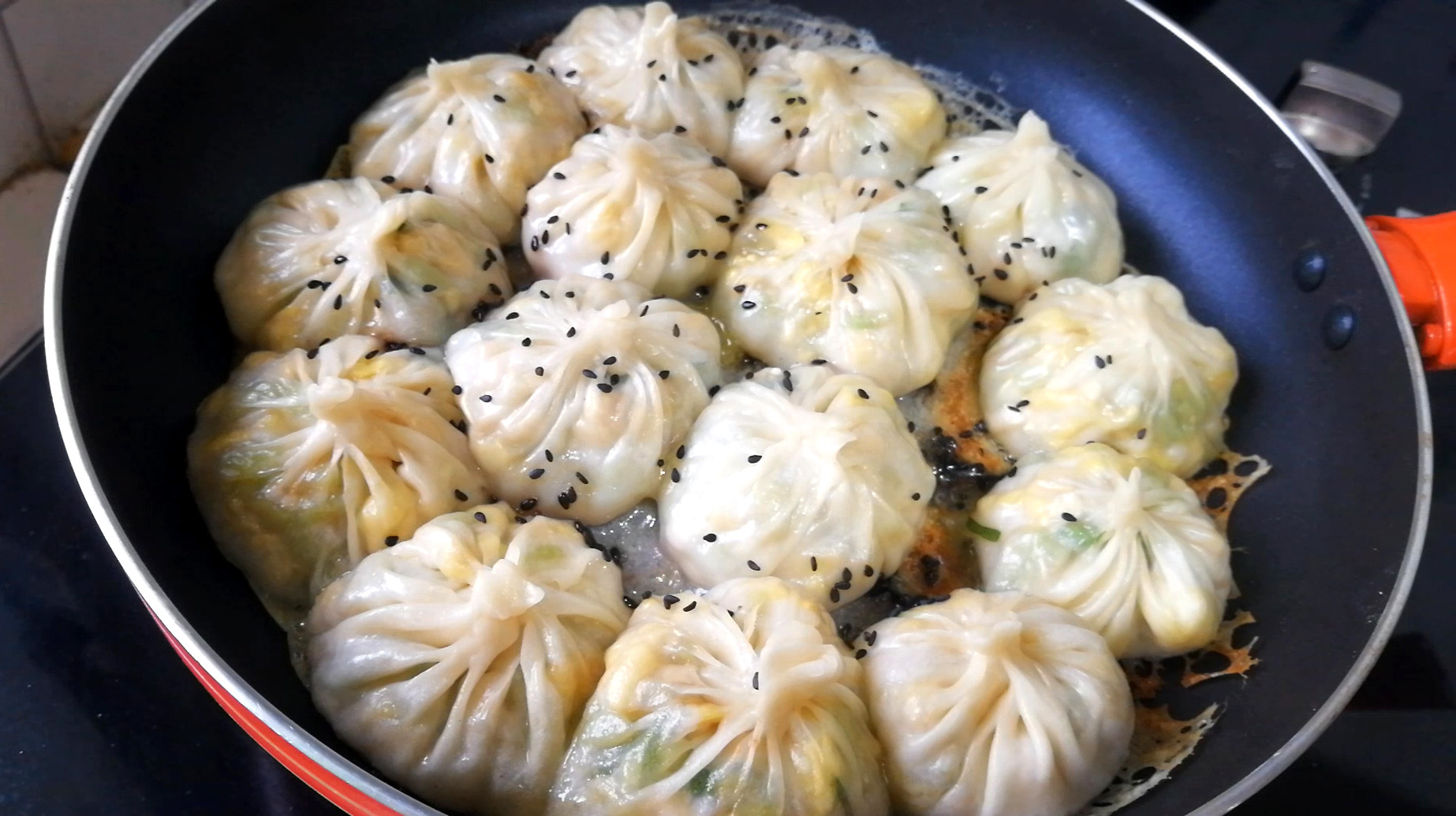 包子别蒸着吃了,教你简单做法,不用揉面不发面,皮薄馅大,香