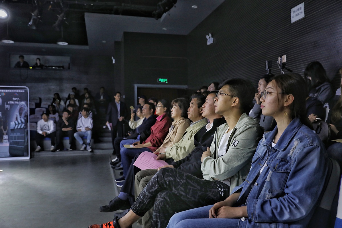 高中语文探究性项目学习的意义：激发兴趣，培养能力