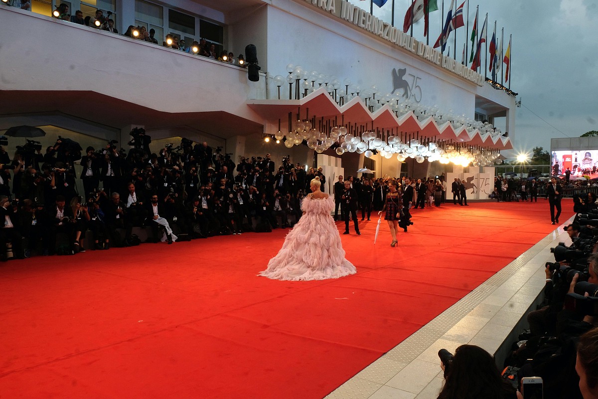 2017年8月31日前出生儿童，户籍不限可报名小学入学考试