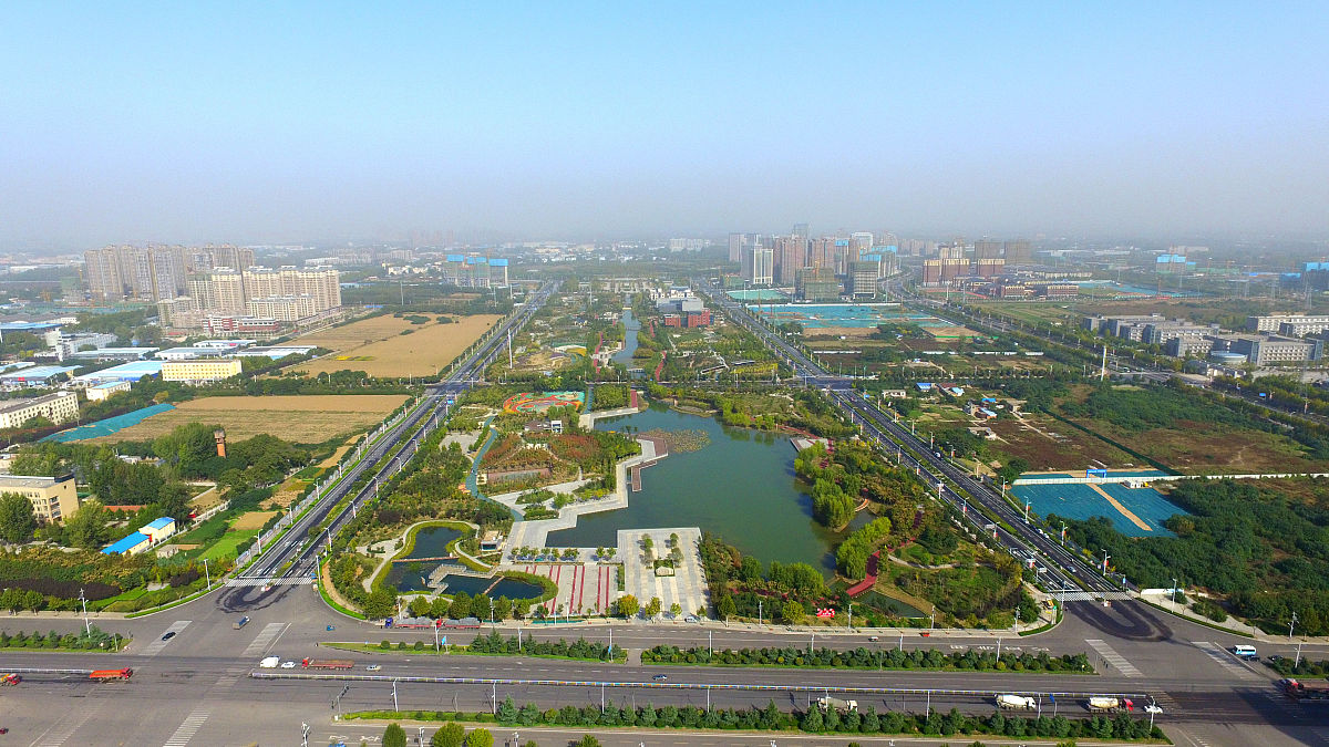 2019年10月29日,河南许昌,航拍深秋时节的中央公园,景色优美.