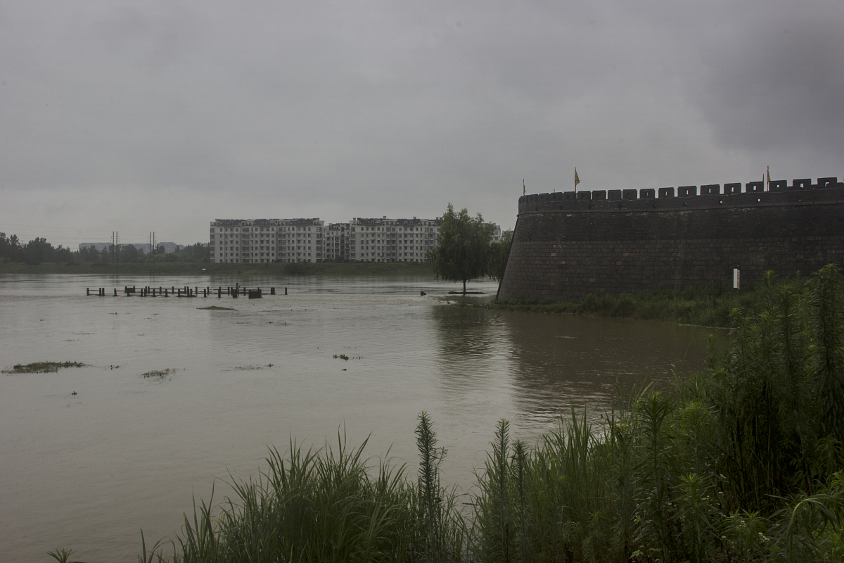 为城市内涝的灾害防治提供了依据。对钦州市的城市内涝风险进行评估：换个中文表达方式