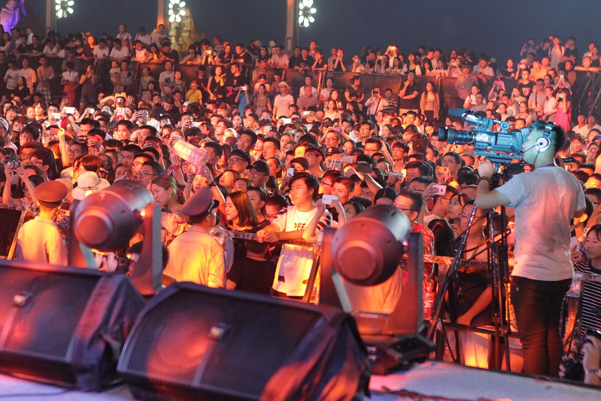 伤感民谣歌曲：海边告别，两个人的故事