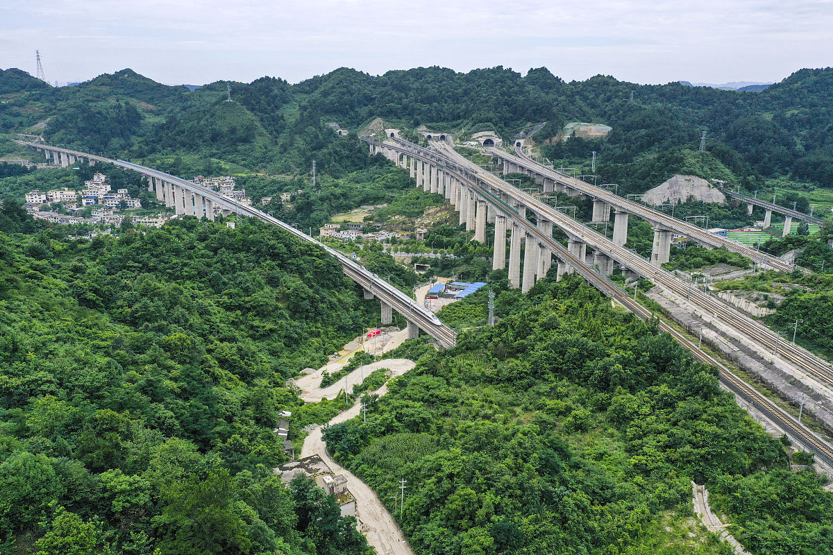 贵阳中考300分能上的高铁学校有哪些？