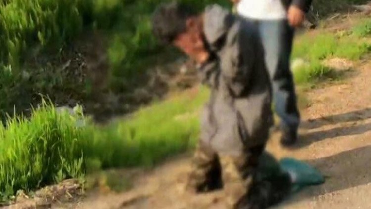 跨省快递贩毒落网 “孝子”被捕后向临终姥姥磕头