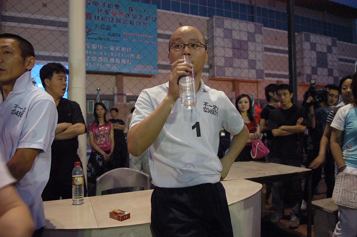 北京丰台颐方园体育中心,窦唯和他的不一定乐队亮相大优啤酒<strong>世界</strong>杯