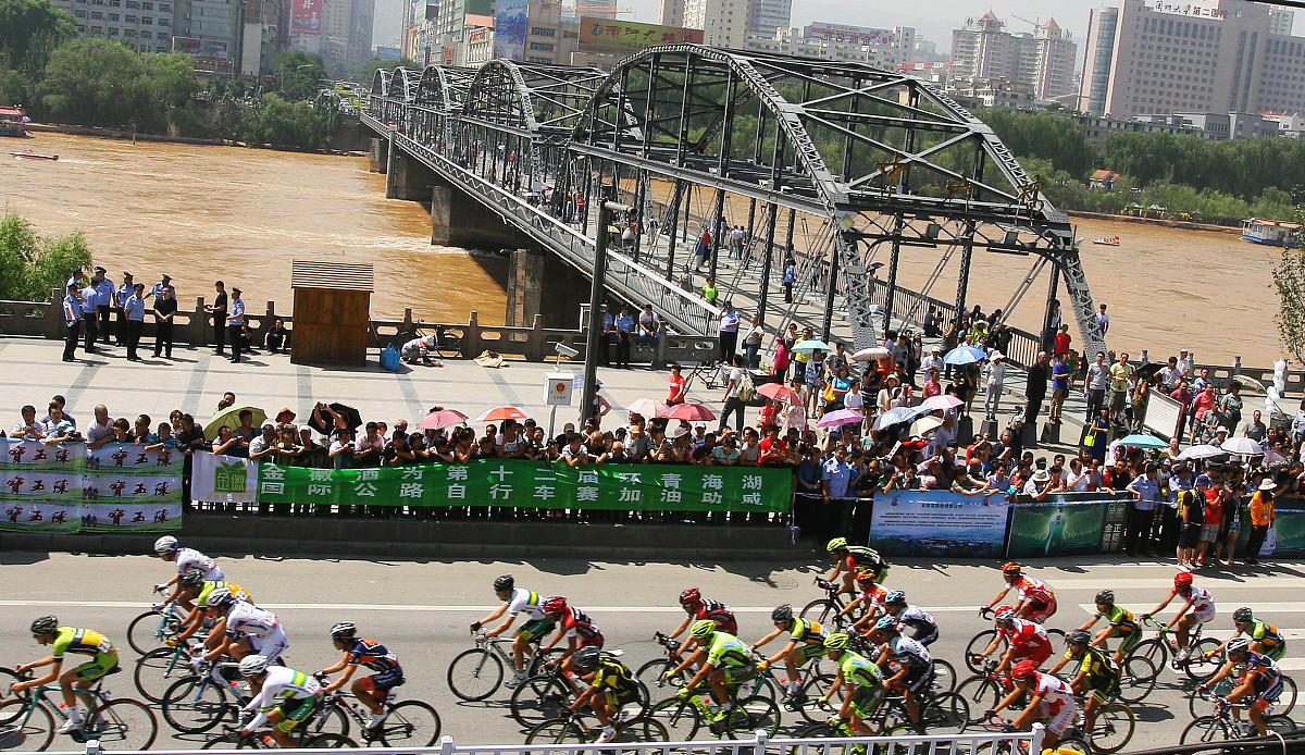 三个宁组成的字