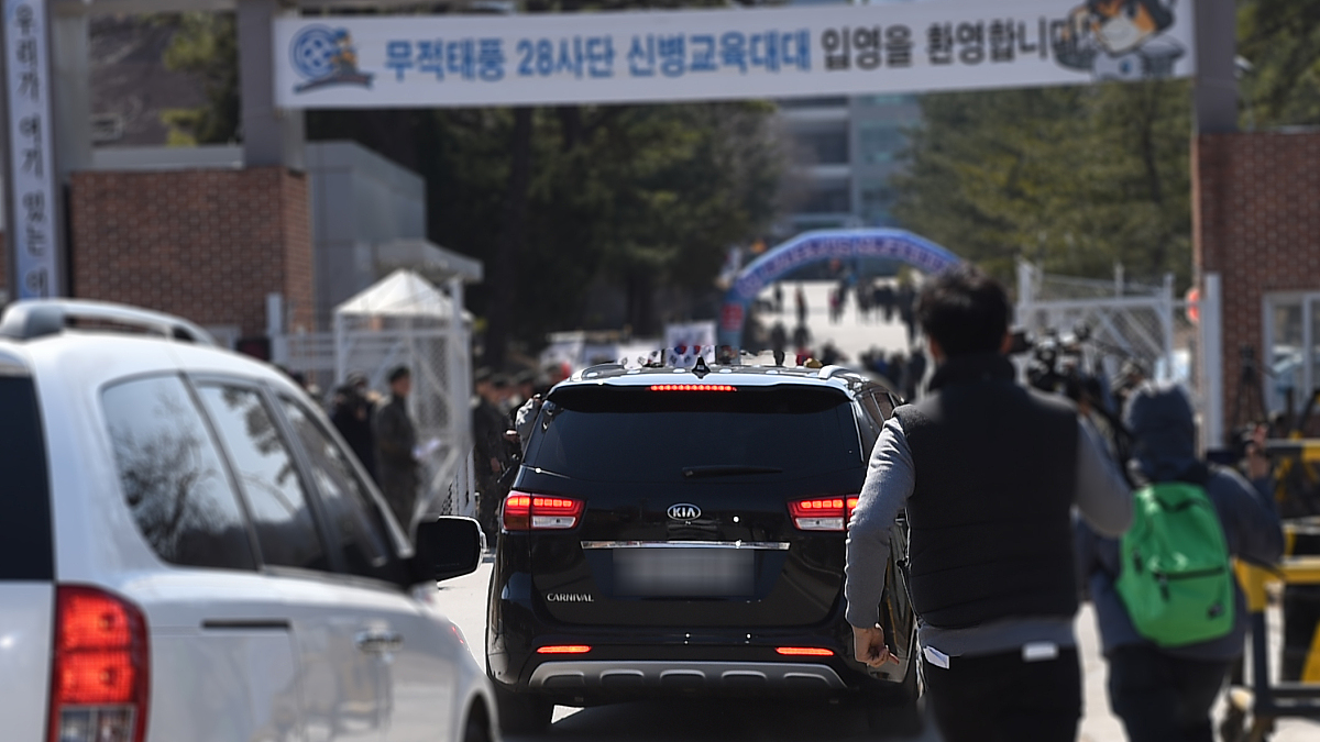 2015年3月24日讯,韩国,24日,super junior成员神童入伍.***_***group 