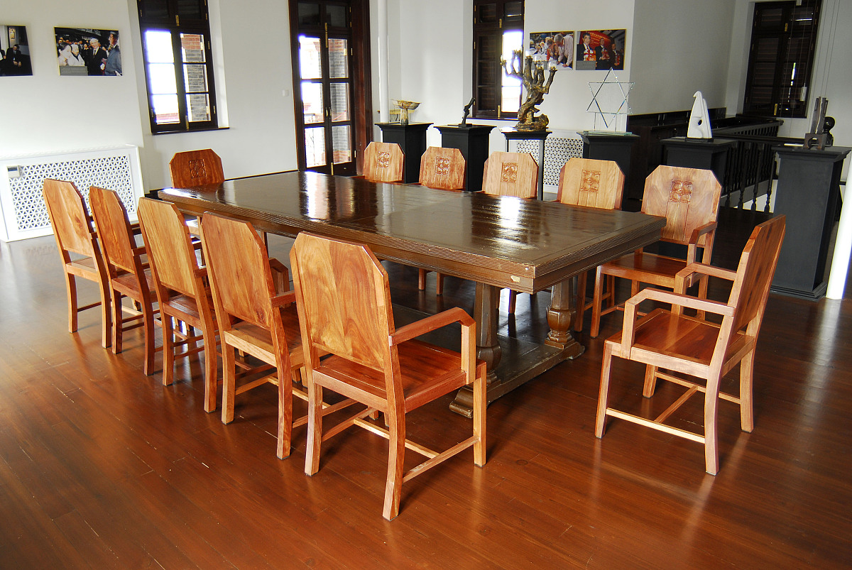 实木大板餐桌价格：材质、尺寸、品牌影响价格