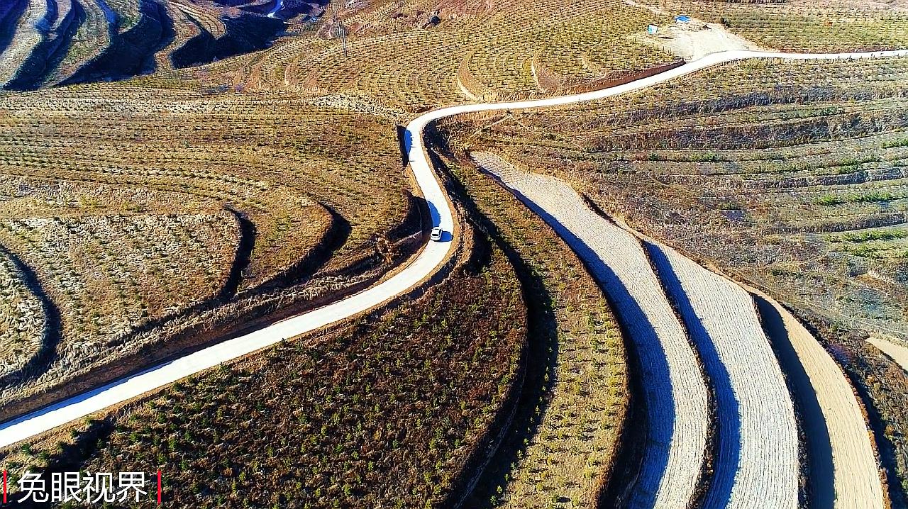 [图]春天黄土高原甘肃还是这么苍凉,公路都在山梁上,这路你敢开吗