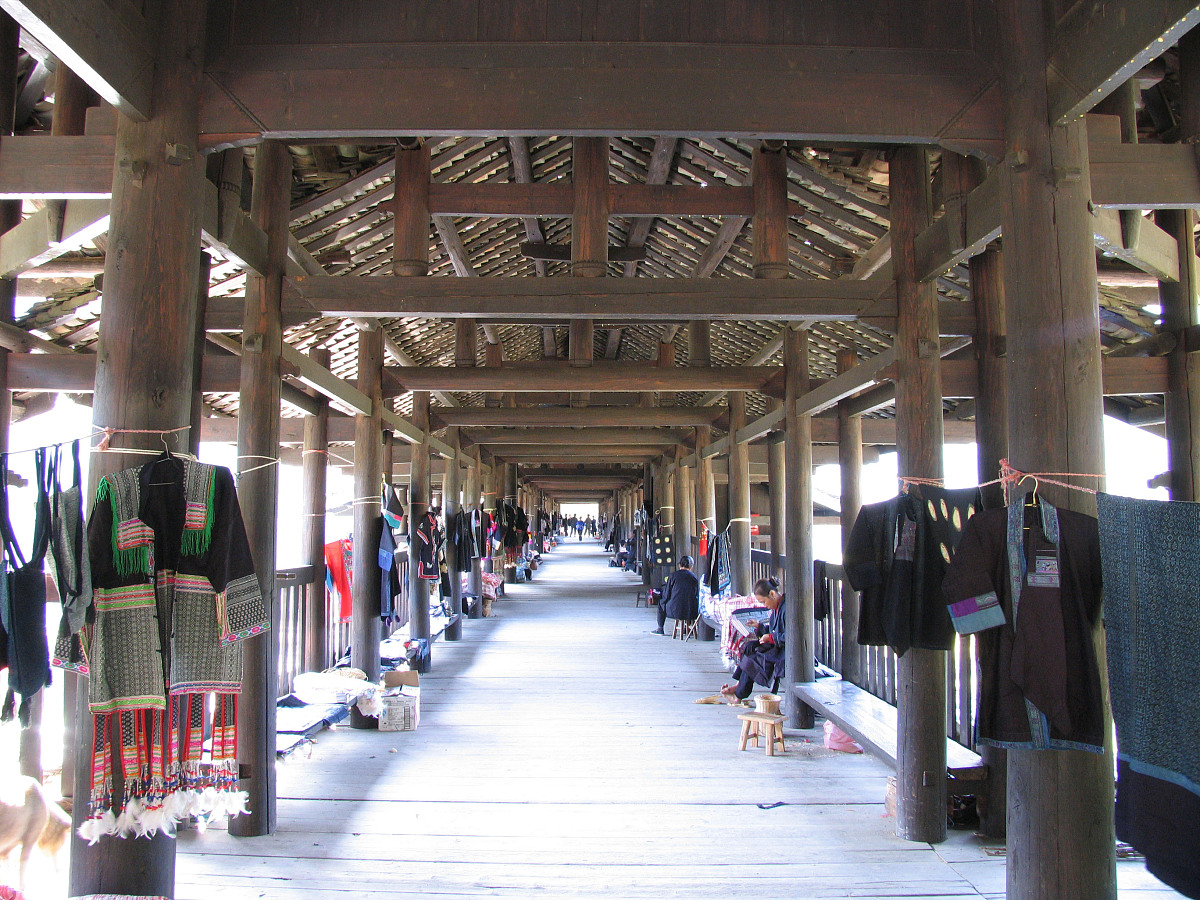 2005年11月1日,广西古镇:三江侗族自治县程阳景区内的世界四大历史名