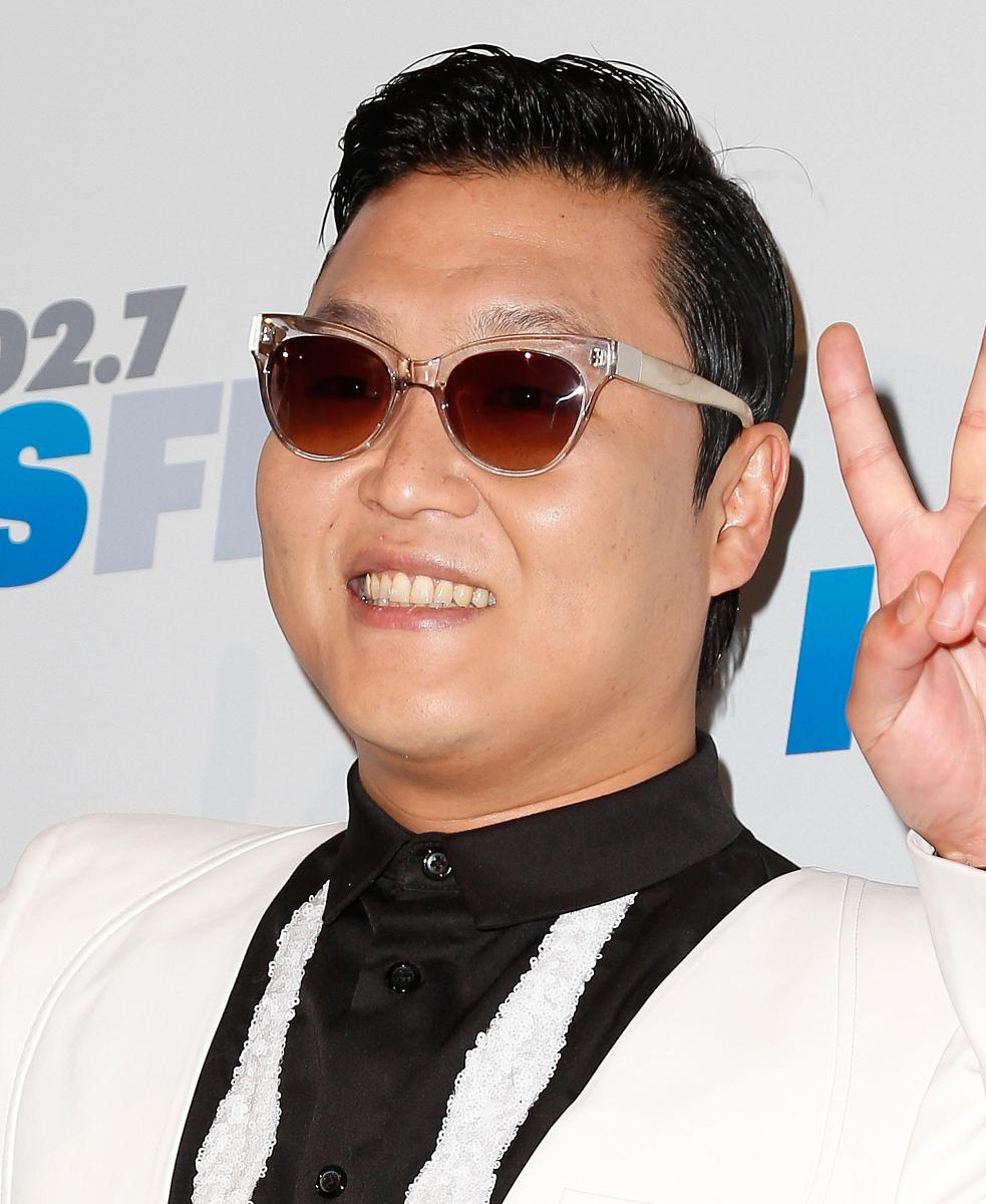 2012年12月4日讯,洛杉矶,当地时间12月3日,2012 kiis fm圣诞汇演第二