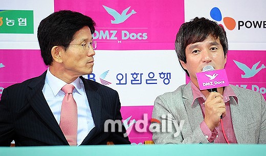 2013年9月24日,韩国首尔,第五届dmz纪录片电影节在首尔举行.***_***赵