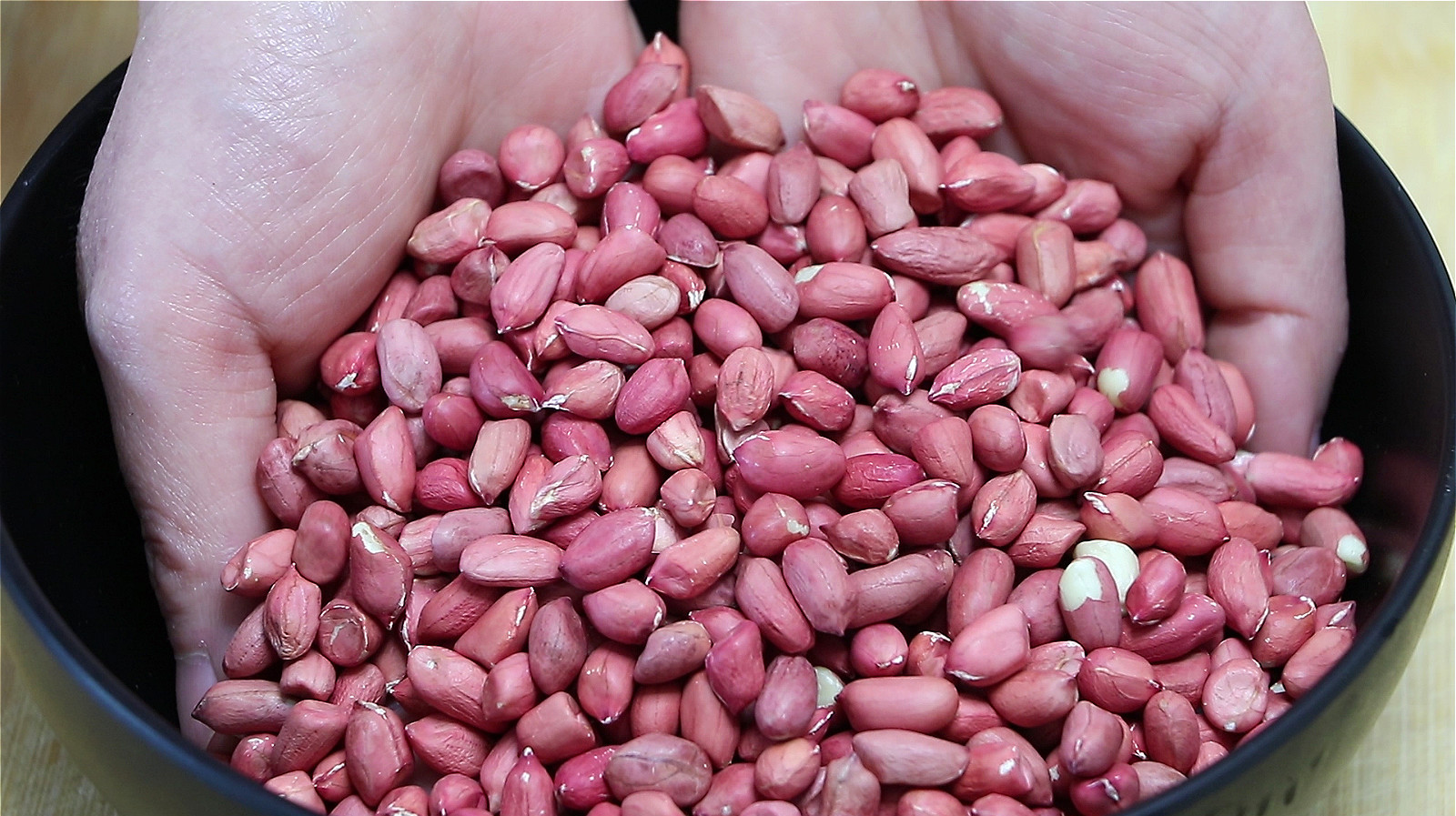 炒花生,千万别直接炒,农村媳妇教你1招,嘎嘣酥脆,1个月不变软