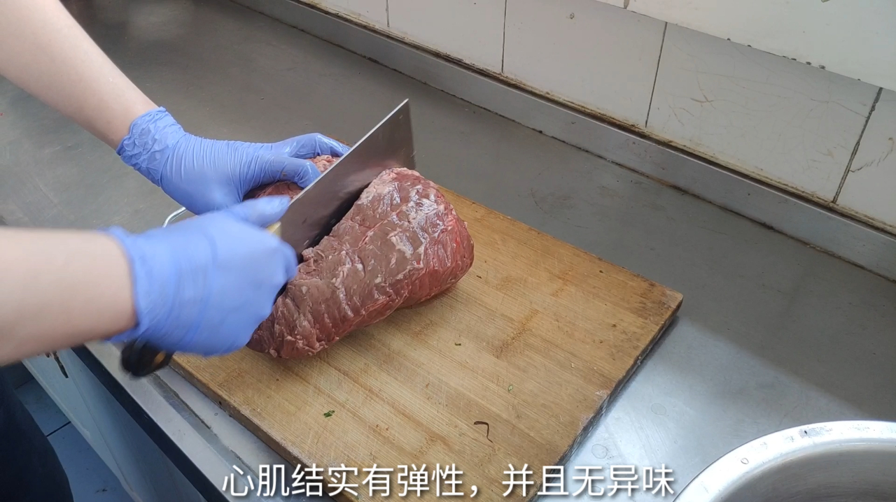 探访鱼友制作牛心汉堡全过程,美味不浑水,给七彩鱼买了五斤