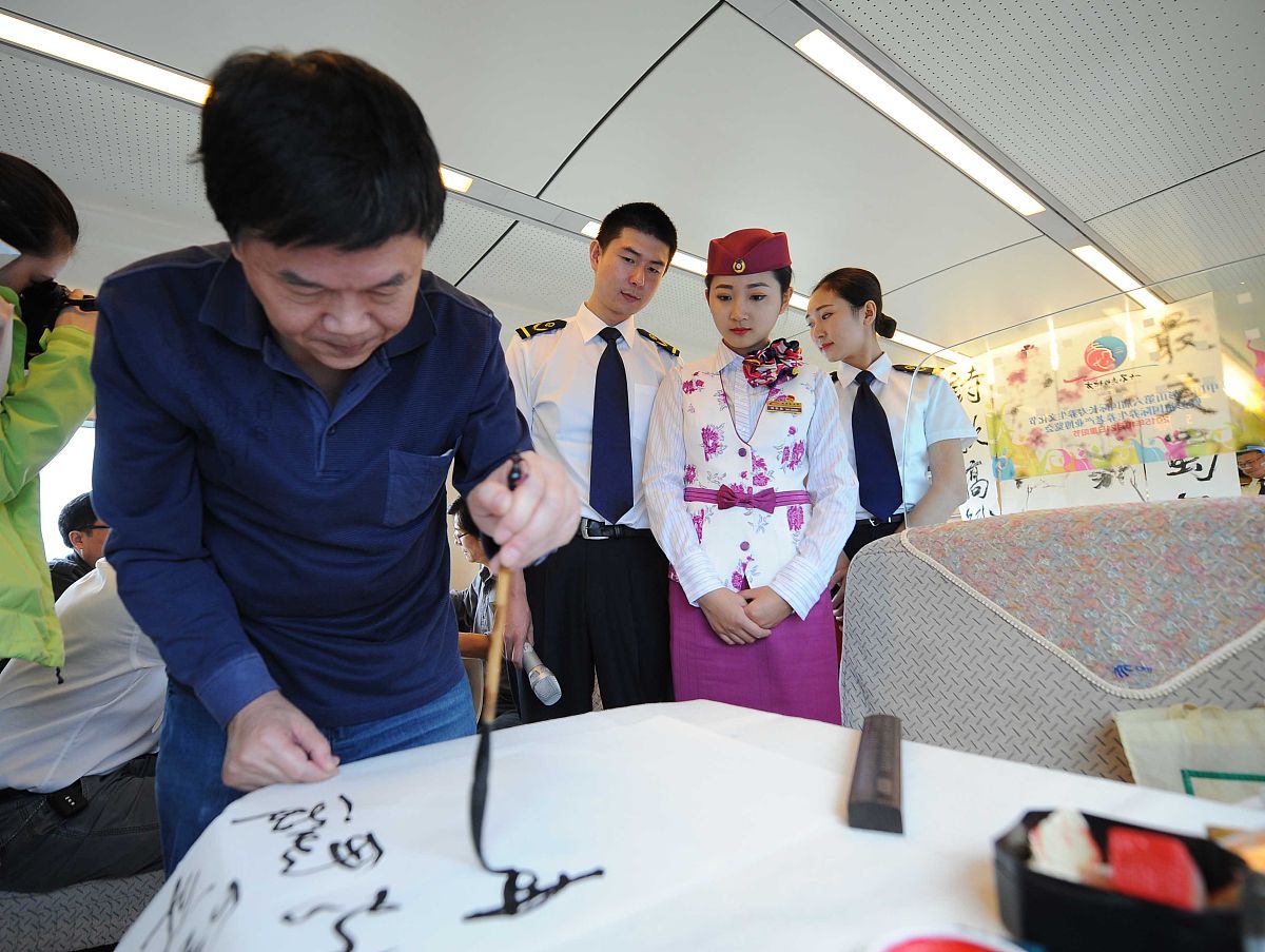 成都铁路卫校招生电话：报名咨询热线