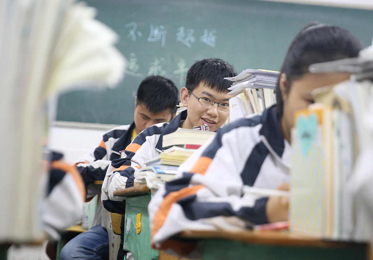 初中毕业考不上高中怎么办？多种出路照样赢未来！