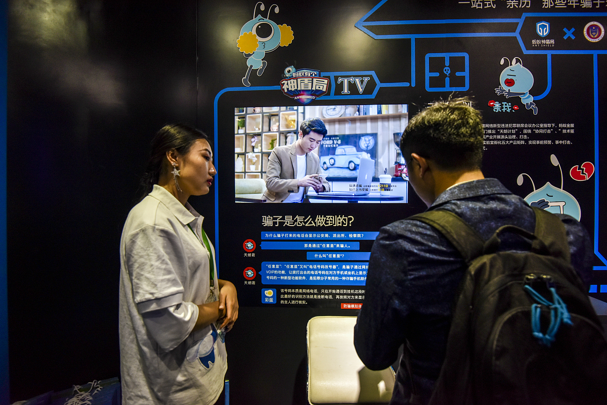 沉浸式游戏体验：互动环节、随机事件与社交互动