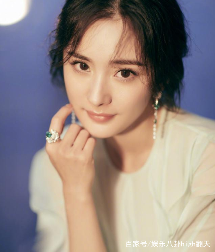 杨幂唐嫣秦岚盛典比美,娜扎失误,李易峰最帅,她