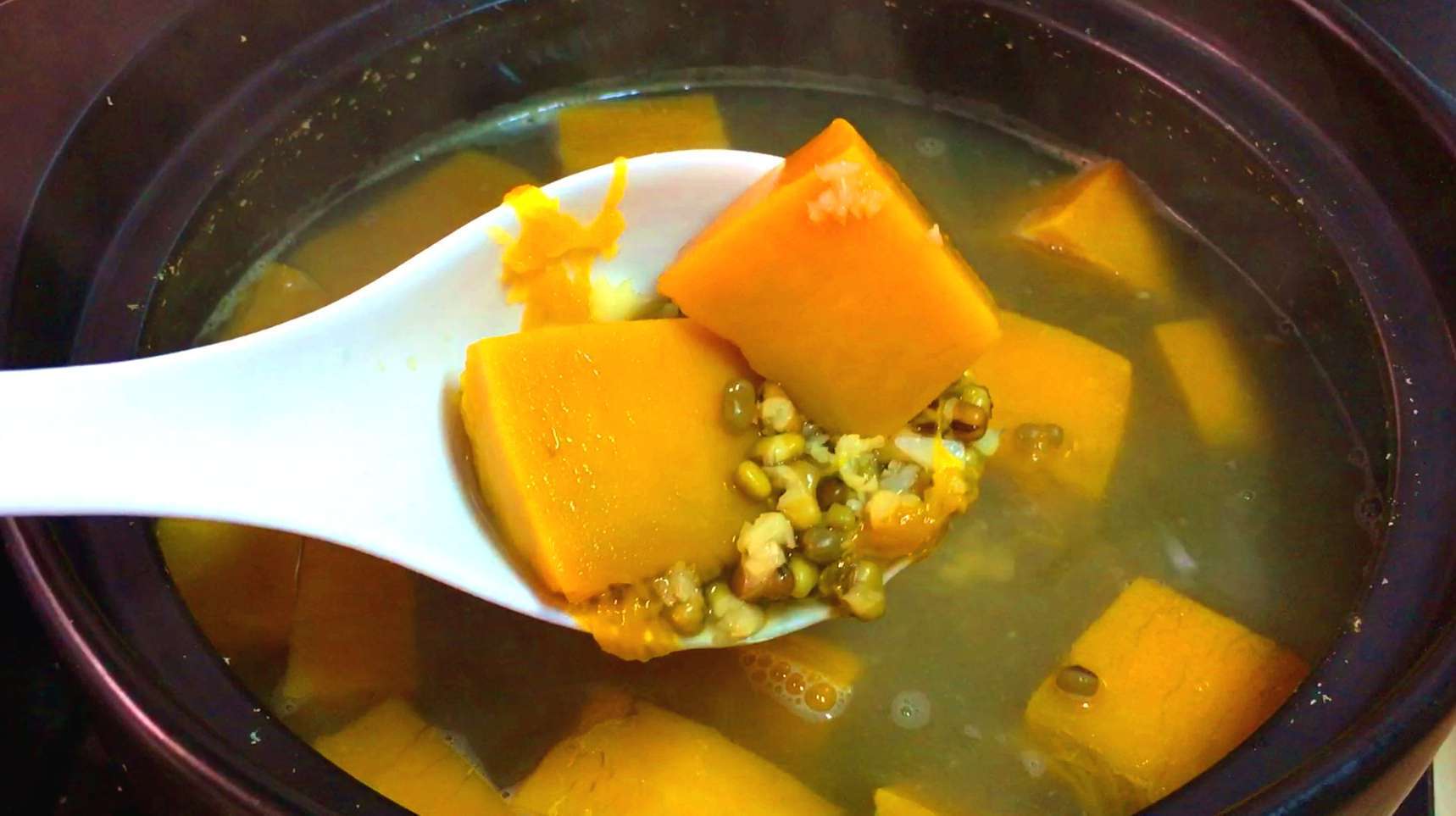 三伏天南瓜火了,教你清热解暑的新吃法,加绿豆,上桌汤汁不剩