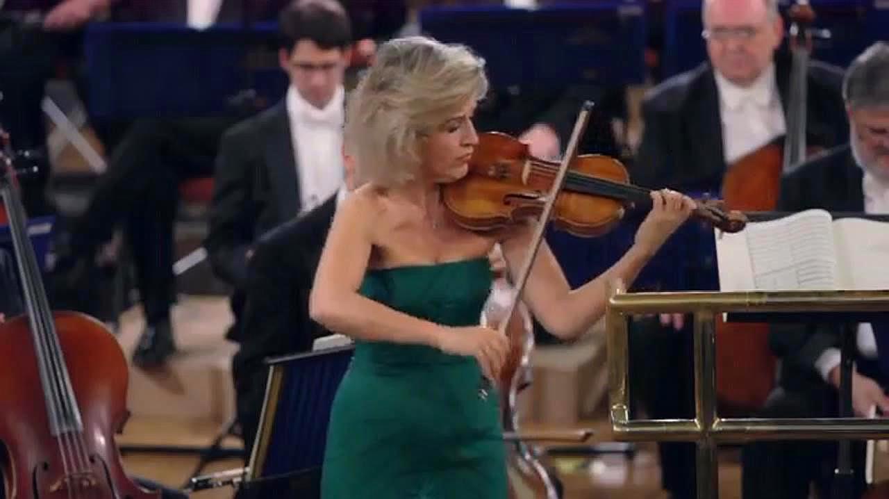 [图]演奏家苏菲穆特小提琴演奏巴赫的《D小调赋格》,技艺不减当年!