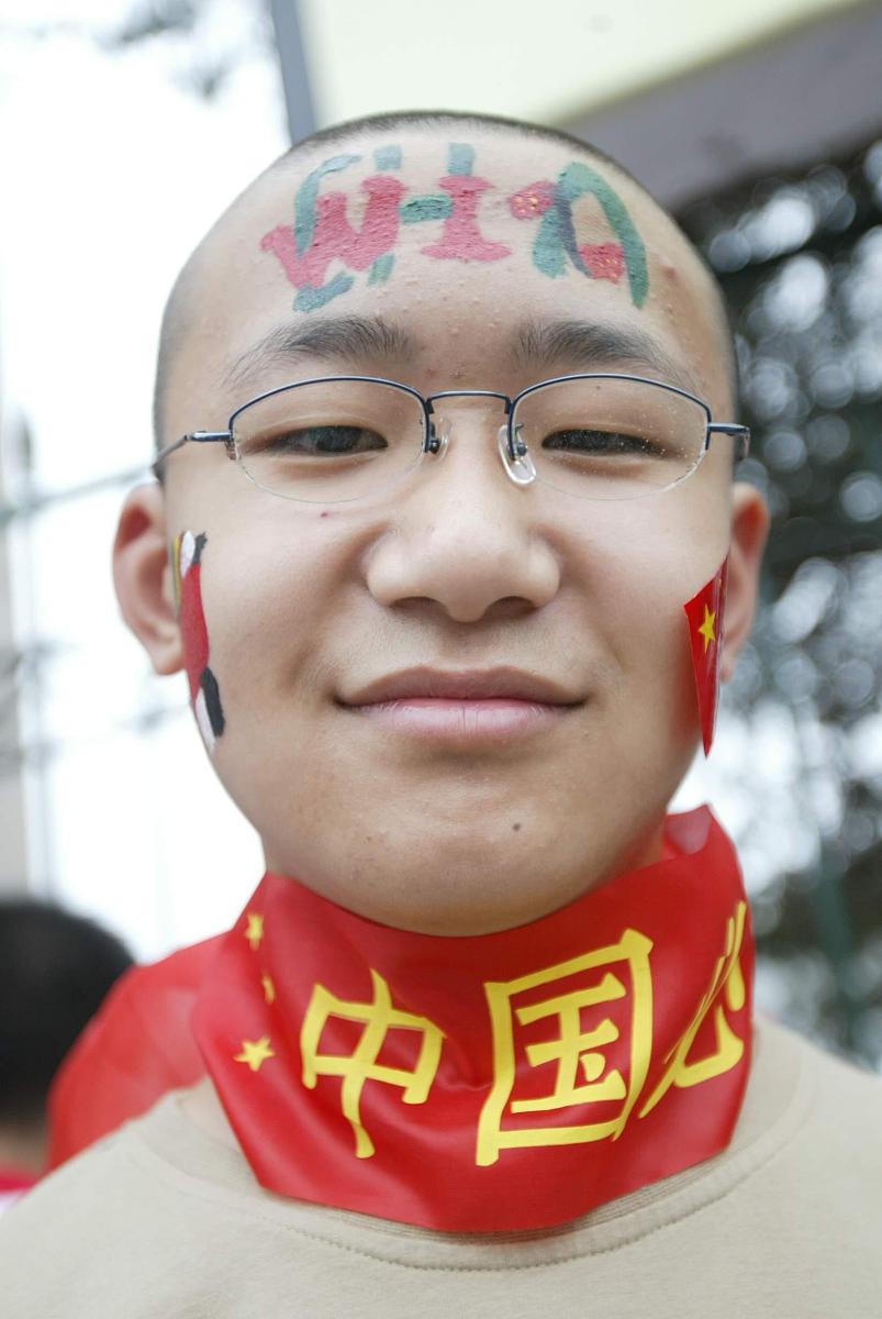 2004年7月17日,在离亚洲杯开幕还有4个小时的时候,火爆球迷抢先出击,