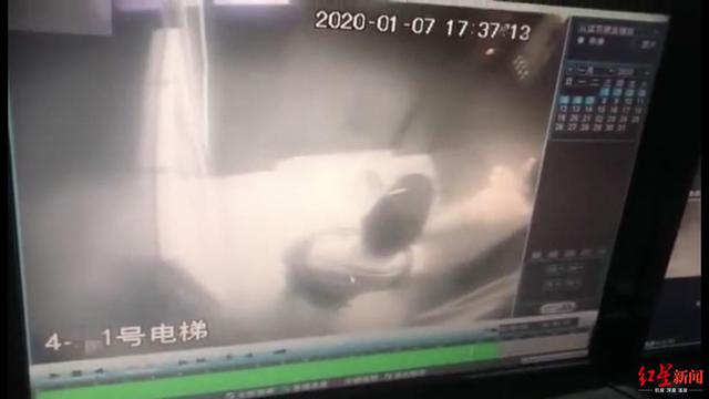 女业主电梯内遭陌生男子捂嘴勒脖