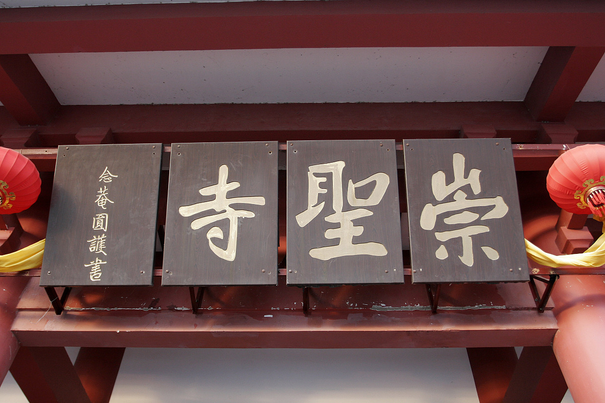 用施佳豪写一部小说1000字武侠风格女主漂亮