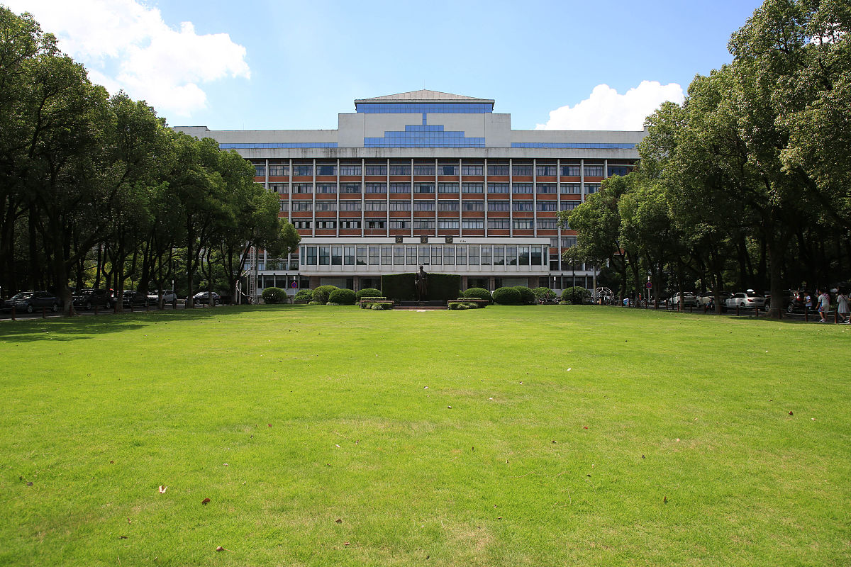 2019年8月9日,浙江杭州,浙江大学(玉泉校区)校园风光.