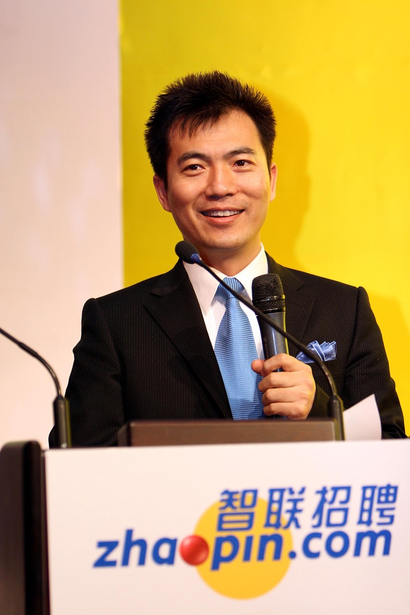 2007年2月12日,黄健翔在北京出席新闻发布会,正式代言智联招聘网站.++