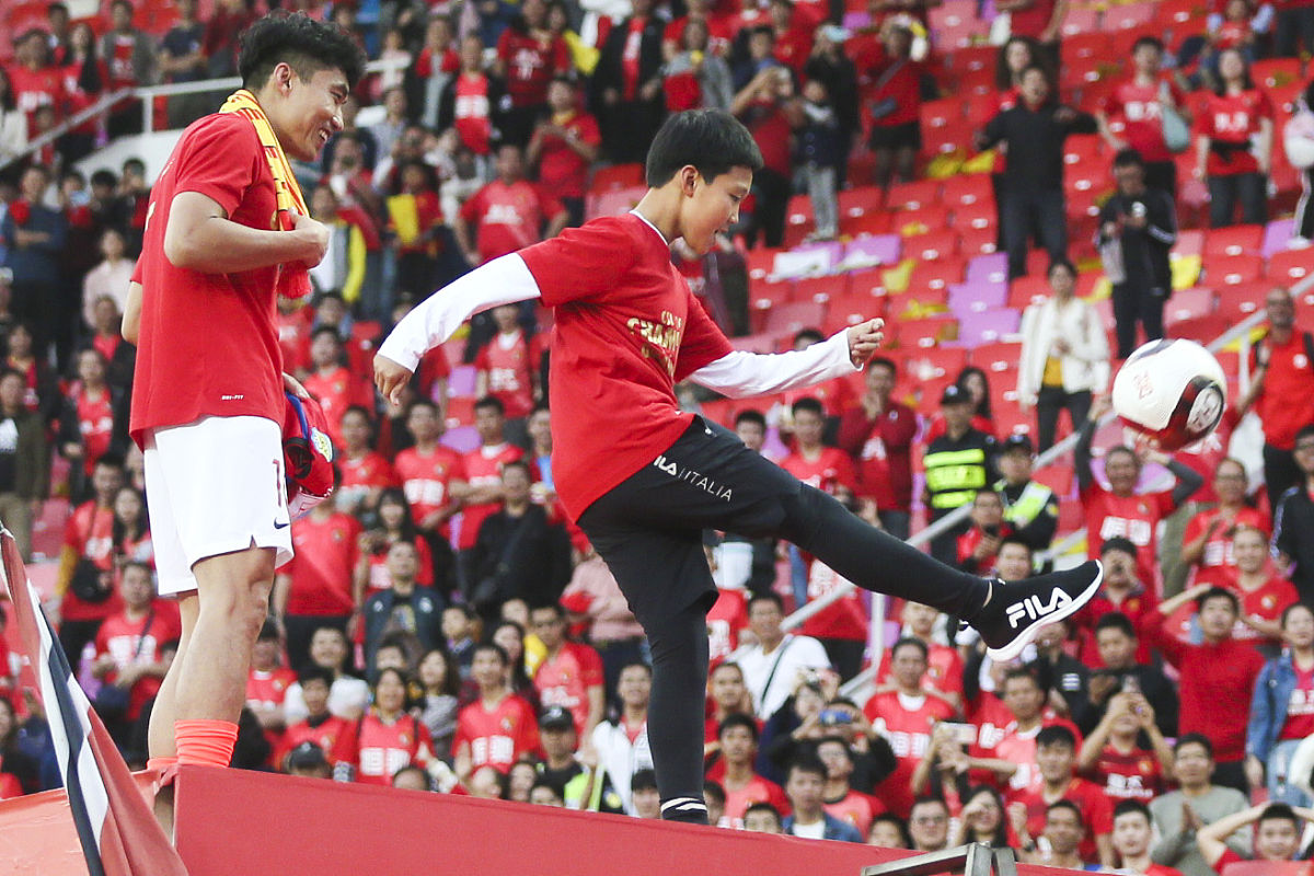2019年12月1日,广东广州,2019中超第30轮,恒大淘宝3-0申花,赛后恒大众