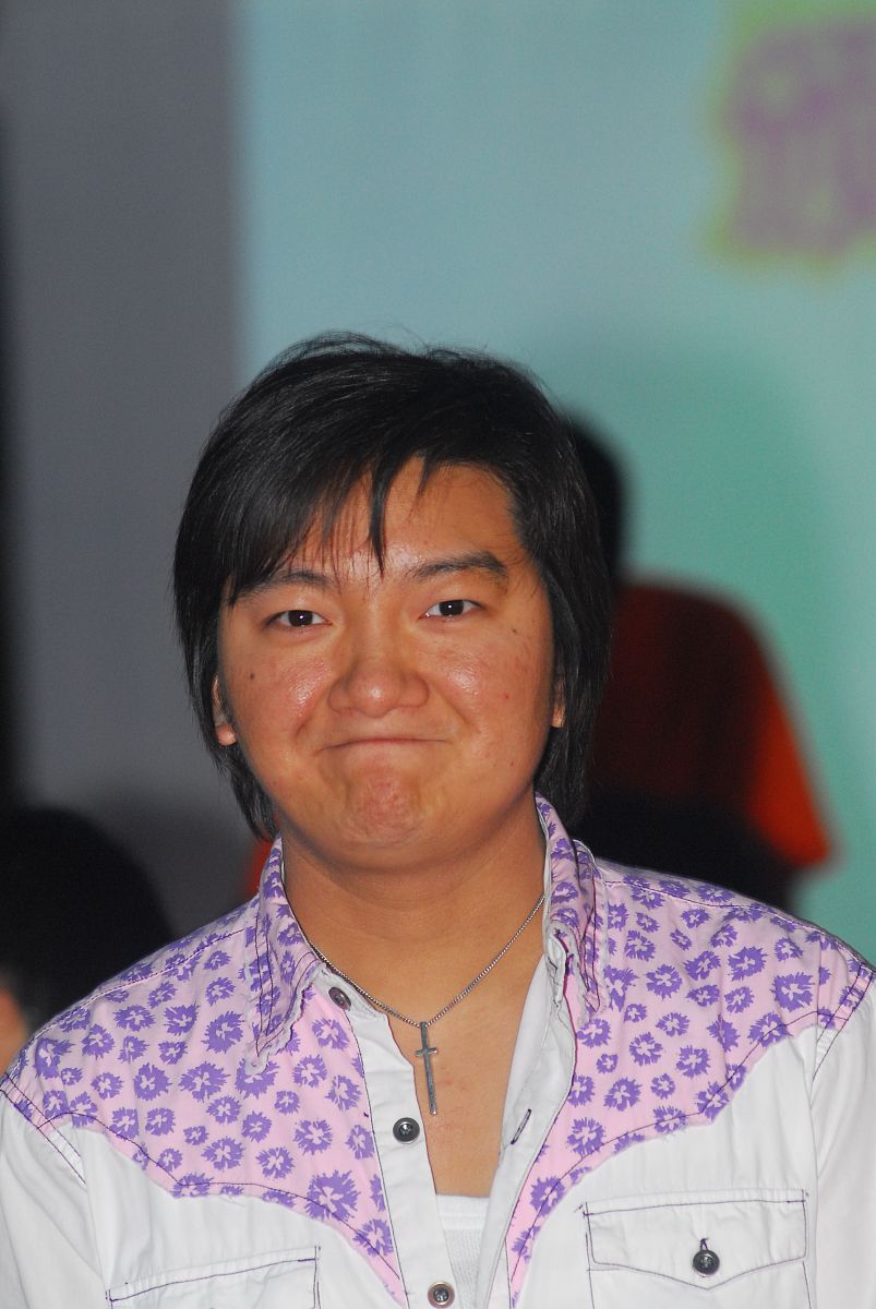 2006年5月13日,美女博客大赛在北京举办颁奖仪式,杨臣刚作为颁奖嘉宾
