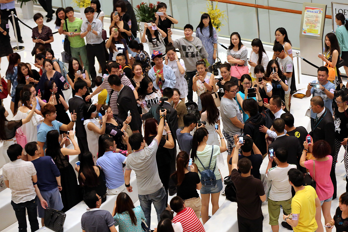 那你扮演我女朋友哄我开心